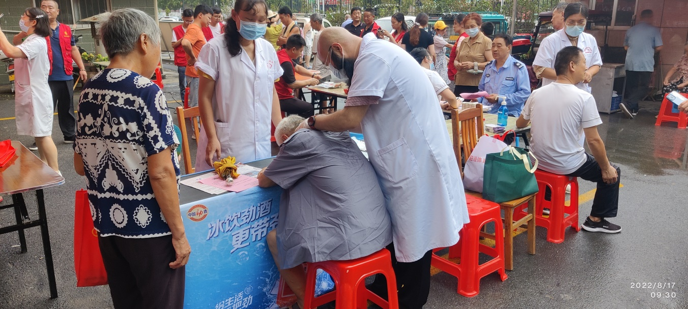 中共南陽市國益資產管理有限公司 支部委員會開展紅色物業(yè)便民服務日活動